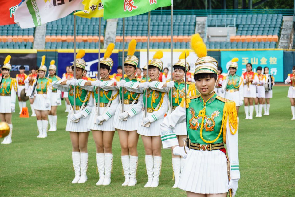 儀隊表演前方的少年隊員